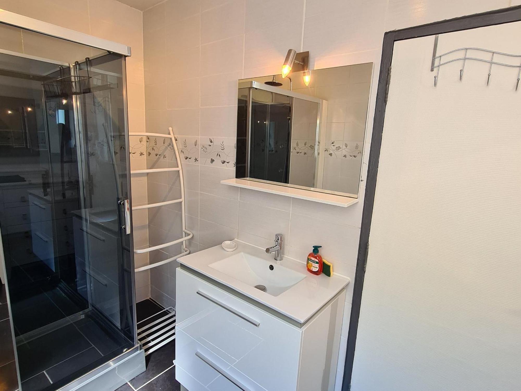 Holiday home Maison De Cosy A Avec Parking, Proche Commerces Et Loisirs - Fr-1-590-245 *